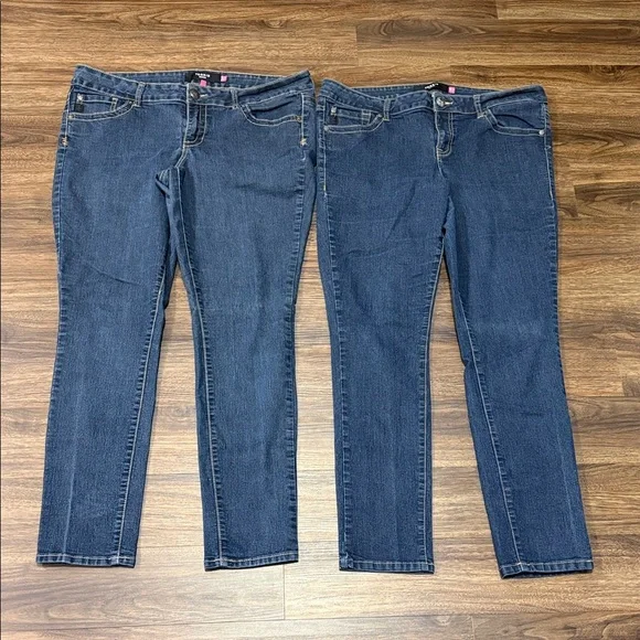 Women’s Torrid Jean Lot of Four Dark Wash Jeans Size 18 Regular - Picture 2 of 6